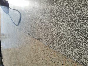 Terrazzo Boden schleifen polieren